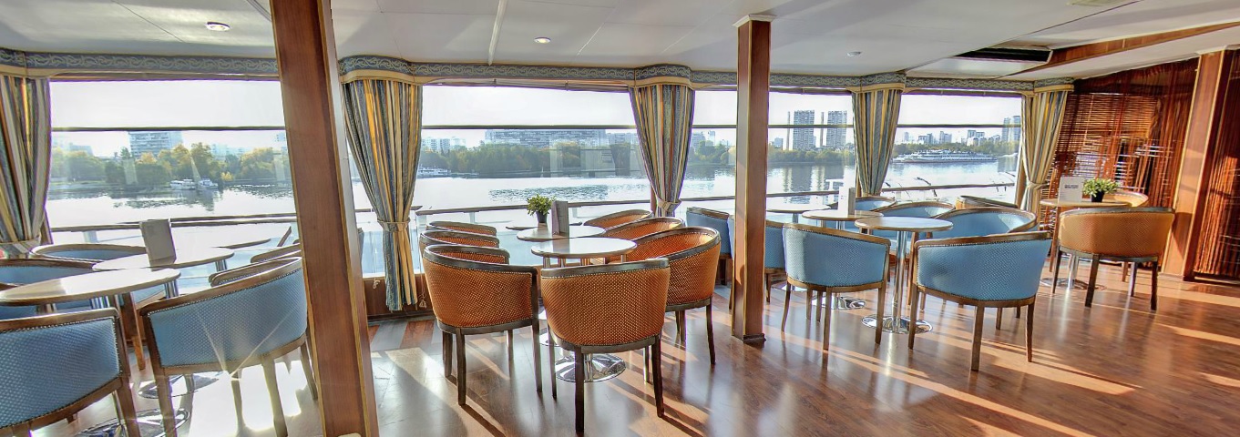 Panorama Lounge a bordo del MS Andrey Rublev CRUCEROS RUSIA CRUCEROS VOLGA CRUCEROS MOSCU CRUCEROS SAN PETERSBURGO CRUCEROS DESCUENTOS CRUCEROS OFERTA RUSIA CRUCEROS RUSIA RUSSIAN CRUISES RUSSIA CRUISES VOLGA CRUISES MS ANDREY RUBLEV LOUNGE